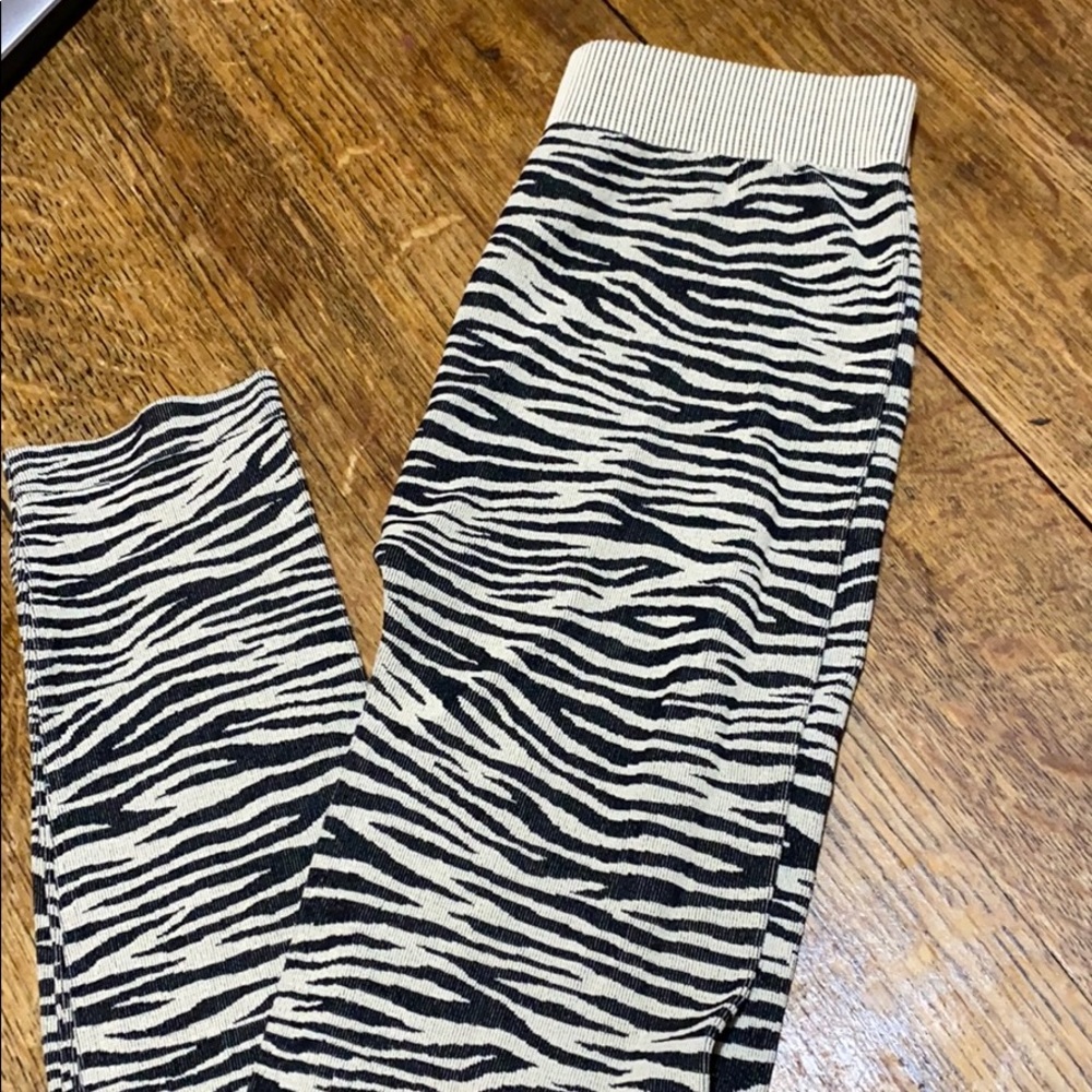 Nikibiki Leggings